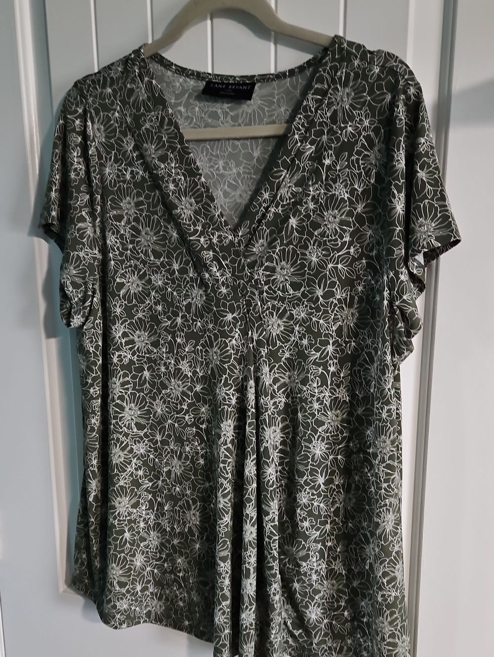Lane Bryant Olive Green Floral V-Neck Short Sleeve Top
